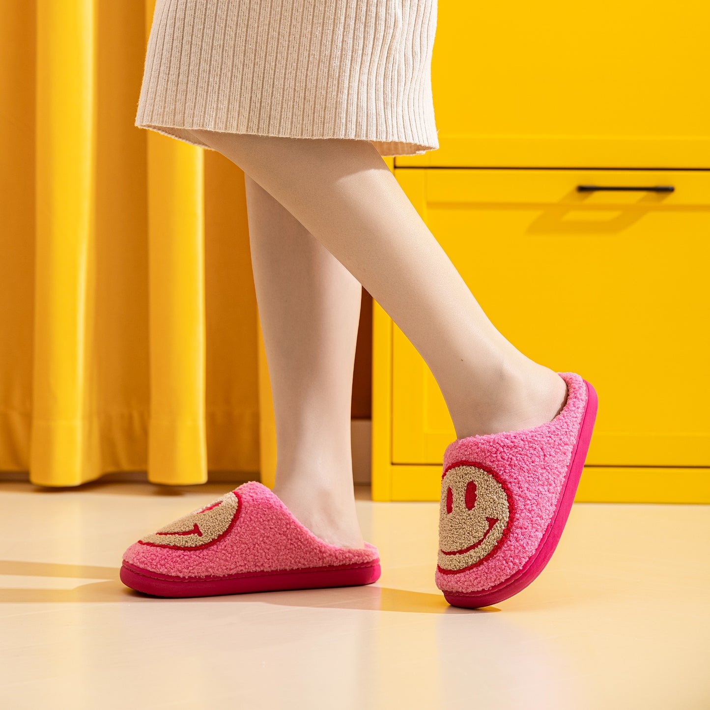 Melody Smiley Face Slippers Pink